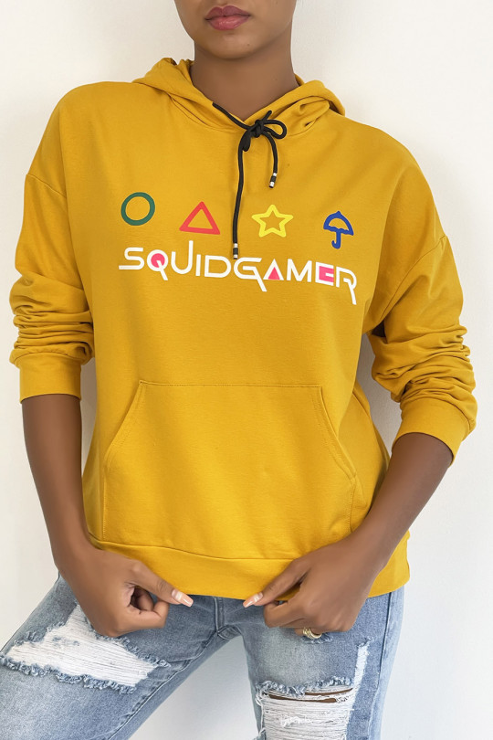 Mustard hoodie with pocket and SQUID GAMER writing - 3