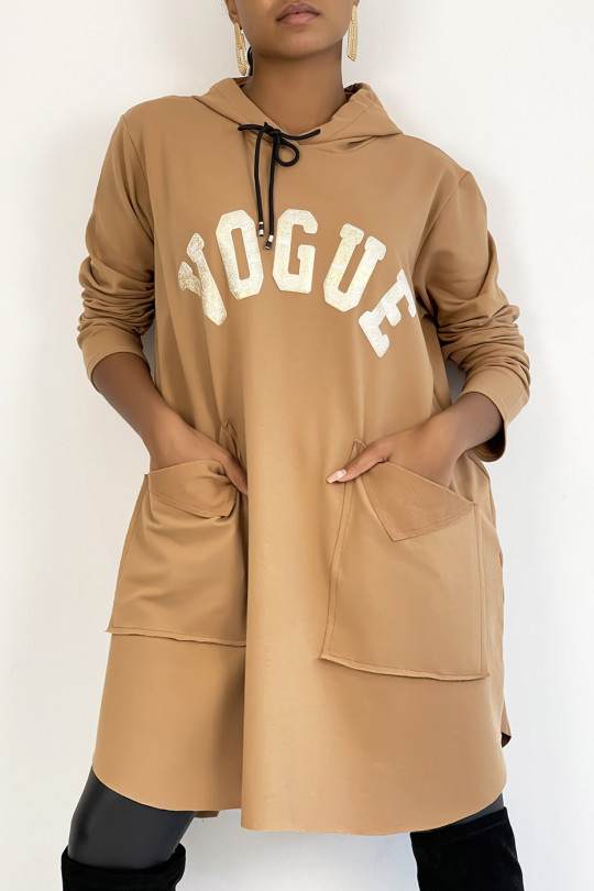 very oversized camel sweatshirt with shiny VOGUE lettering - 2