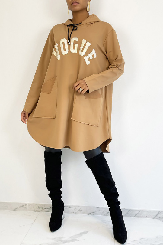 very oversized camel sweatshirt with shiny VOGUE lettering - 4