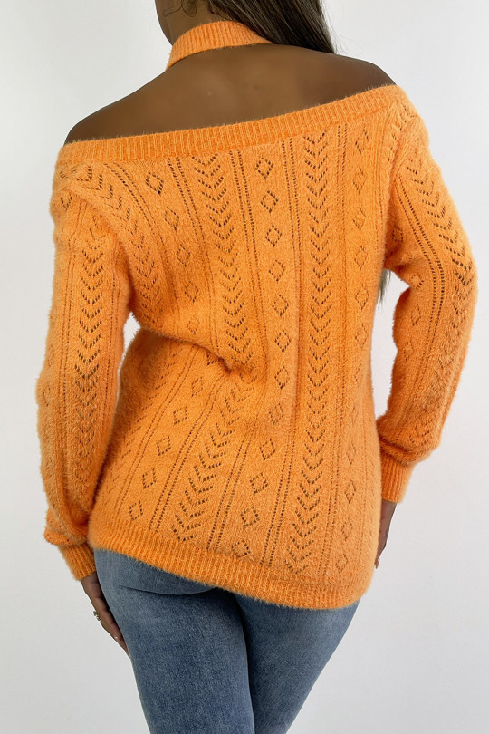 Zeer zachte, vitamine oranje trui met blote schouders en opengewerkte pointelle details. - 1