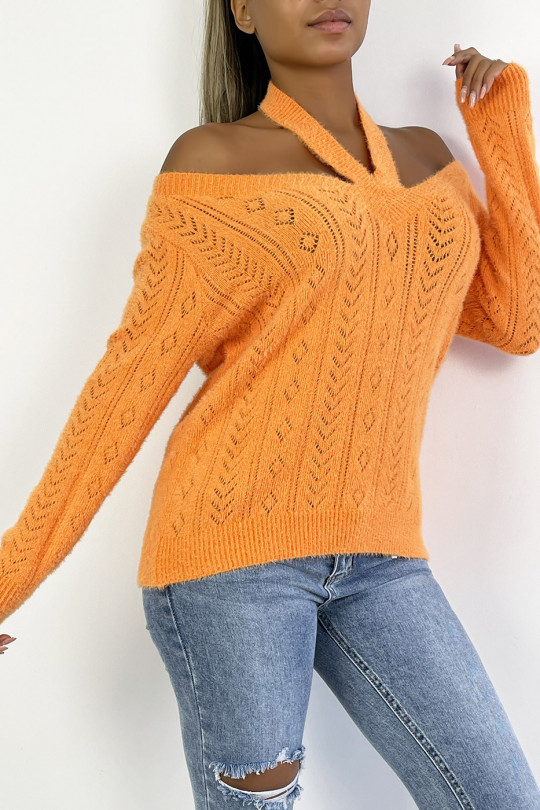 Zeer zachte, vitamine oranje trui met blote schouders en opengewerkte pointelle details. - 3