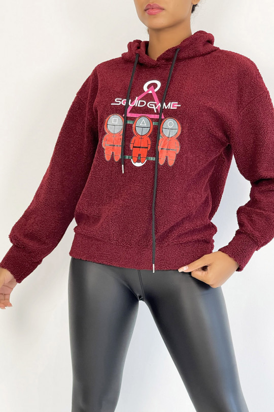 Short burgundy Squid Game hoodie with a very soft and warm toupee effect with geometric shape on the chest. - 4