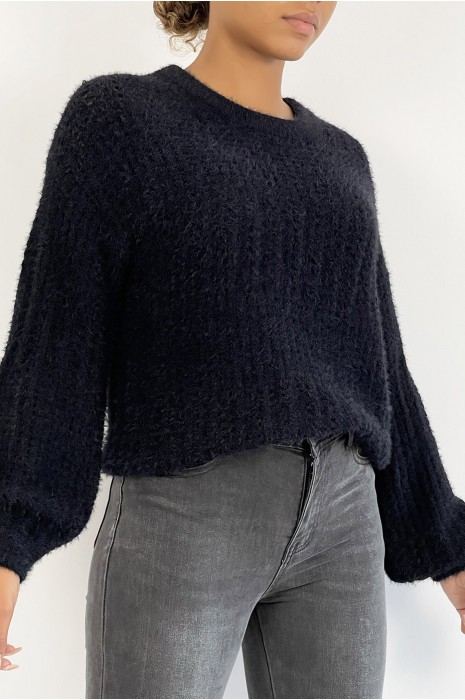 Pull noir tombant et duveteux dans une belle matière chaude - 1