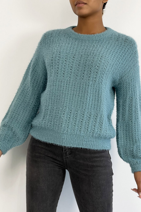 Pull bleu tombant et duveteux dans une belle matière chaude - 1