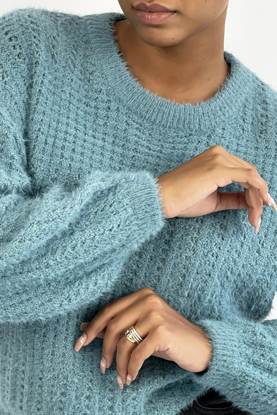 Pull bleu tombant et duveteux dans une belle matière chaude - 5
