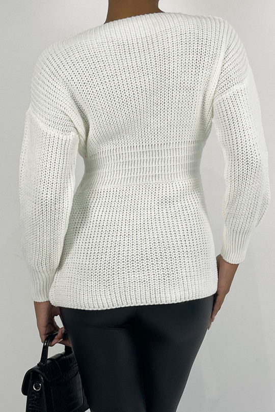 Mid-length white knit-effect sweater with plunging collar fitted at the waist and loose sleeve tight at the wrist - 2
