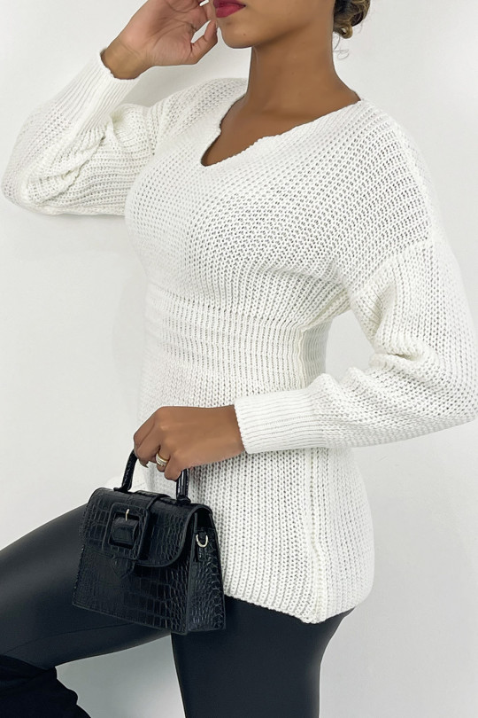 Mid-length white knit-effect sweater with plunging collar fitted at the waist and loose sleeve tight at the wrist - 3