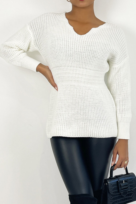 Mid-length white knit-effect sweater with plunging collar fitted at the waist and loose sleeve tight at the wrist - 5