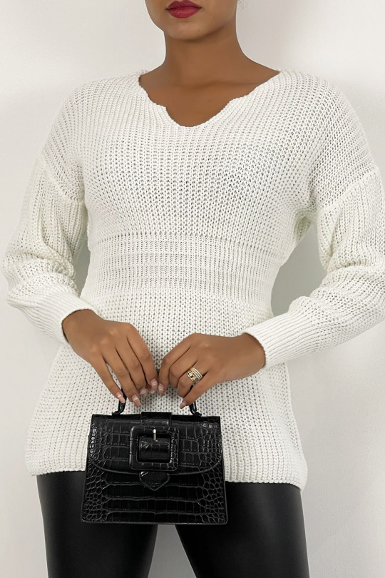 Mid-length white knit-effect sweater with plunging collar fitted at the waist and loose sleeve tight at the wrist - 6