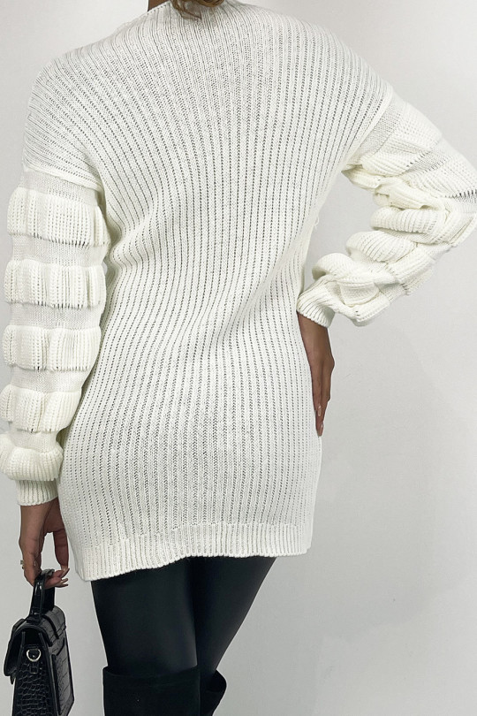 Witte sweaterjurk met gebreide look, opstaande kraag en pofmouwen - 2