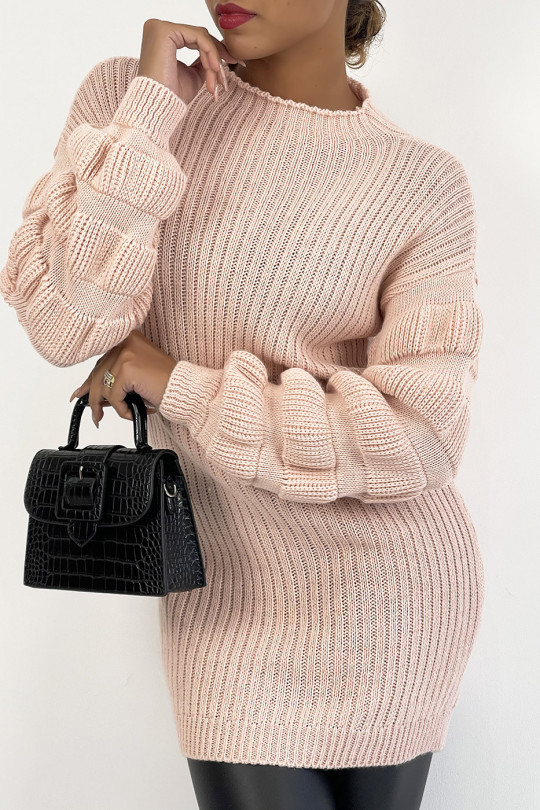 Roze gebreide sweaterjurk met hoge kraag en pofmouwen met reliëf - 3 Roze gebreide sweaterjurk met hoge kraag en pofmouwen met reliëf - 3