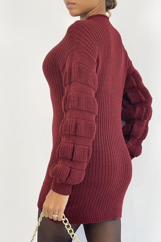 Burgundy sweaterjurk met breipatroon, opstaande kraag en pofmouwen - 2