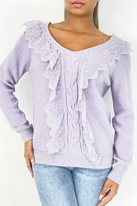 Cropped lilac sweater with braided V-neck and lace that unfurls in the center of the top. - 1