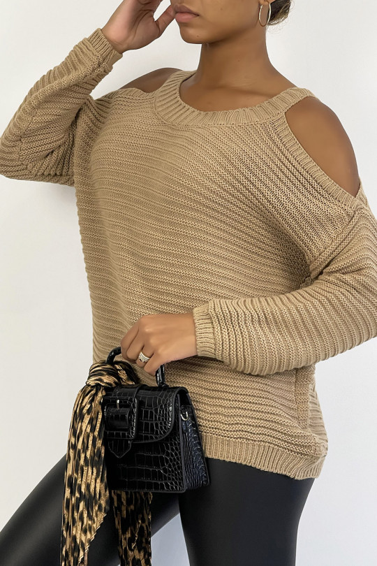Warm camel chunky knit off-the-shoulder sweater - 3