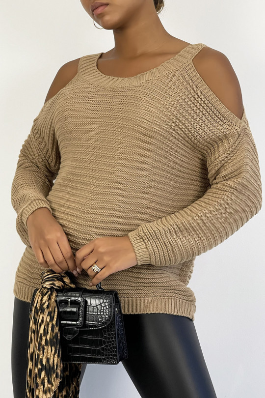 Warm camel chunky knit off-the-shoulder sweater - 4