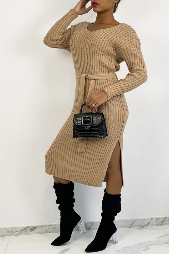 Robe pull camel mi-longue fendue des deux côtés à nouer à la taille - 4