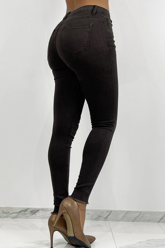 Bruine slim jeans met gescheurde details aan de onderkant - 5