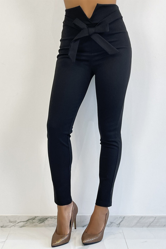 Pantalon slim noir taille haute avec ceinture et forme V - 2