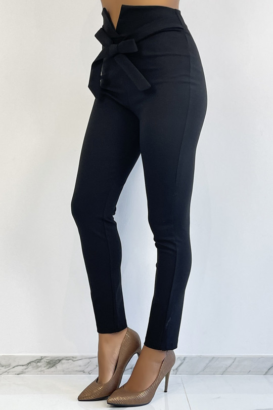 Pantalon slim noir taille haute avec ceinture et forme V - 3