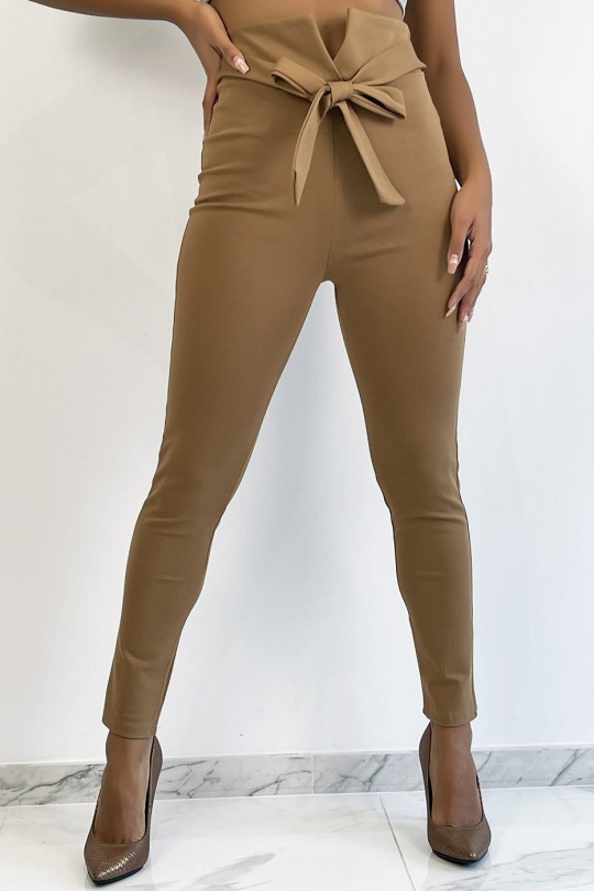 High waist camel slim pants with belt and V shape - 2