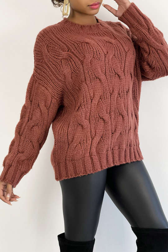 Warm oversize sweater in large braided cognac knit