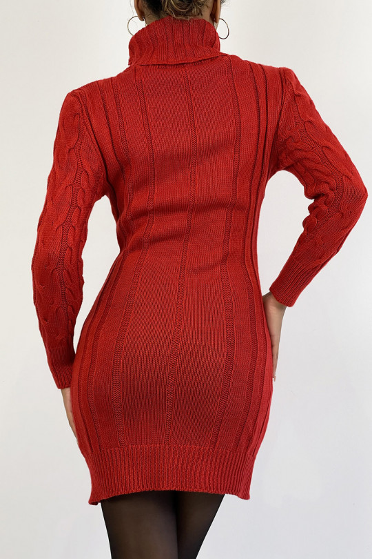 Robe pull moulante en rouge avec col roulé et joli motif tressé - 1