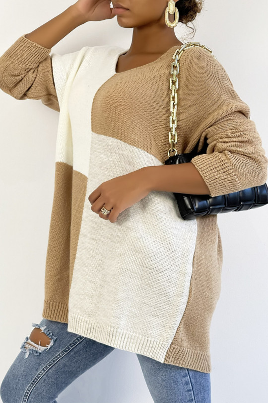 Pull col V oversize à motif asymétrique camel - 4
