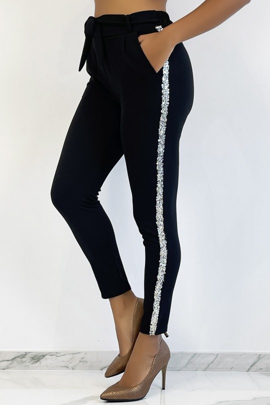 Zwarte soepelvallende broek met banden en zilveren pailletten - 2 Zwarte soepelvallende broek met banden en zilveren pailletten - 2