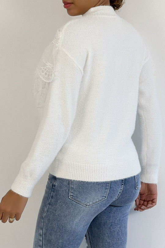 Soft white sweater with stand-up collar and retro-style embroidered flounce - 4