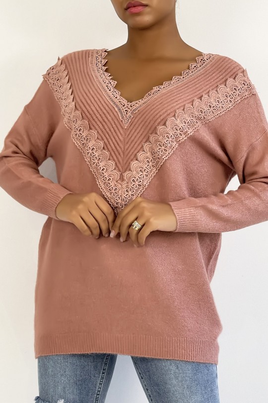 Roze oversized trui met mooie v-hals met borduurdetails - 1