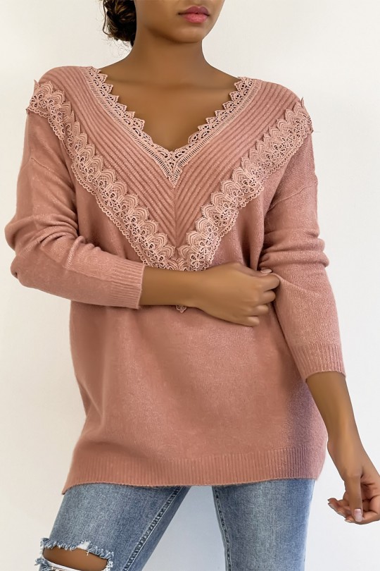 Roze oversized trui met mooie v-hals met borduurdetails - 2