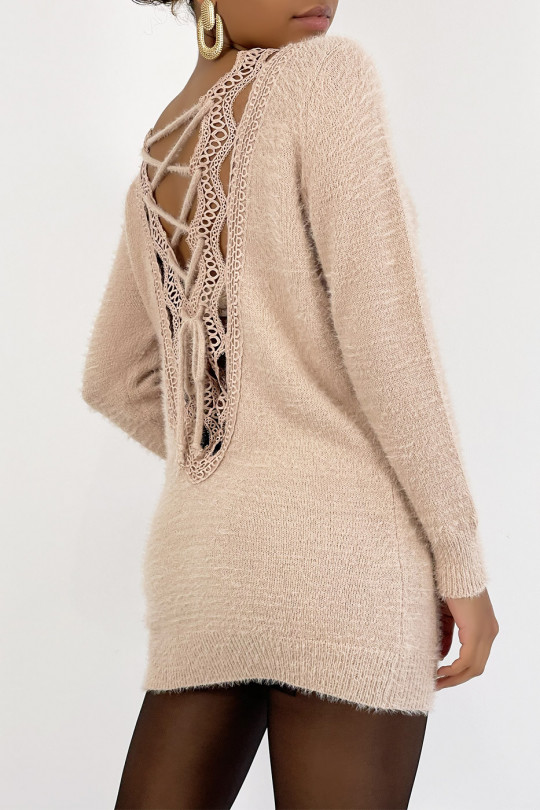 Soft pink sweater dress long round neck with plunging back slit and lace details - 3