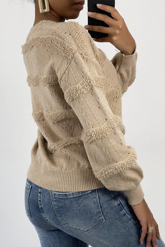 Short and fluid taupe sweater with long sleeves, round neck and horizontal wool effect pattern - 1