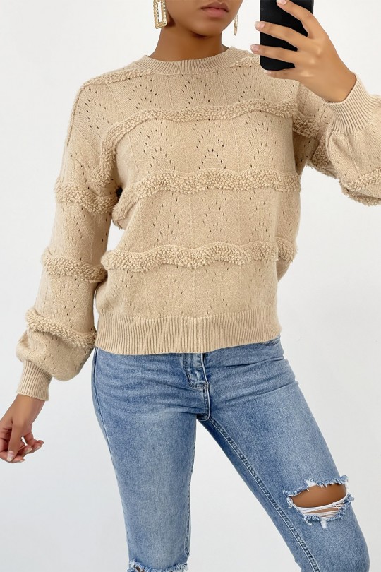 Short and fluid taupe sweater with long sleeves, round neck and horizontal wool effect pattern - 2