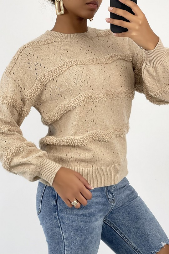 Short and fluid taupe sweater with long sleeves, round neck and horizontal wool effect pattern - 4