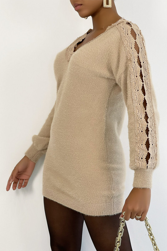 Soft long beige V-neck sweater with openwork along the arms - 4