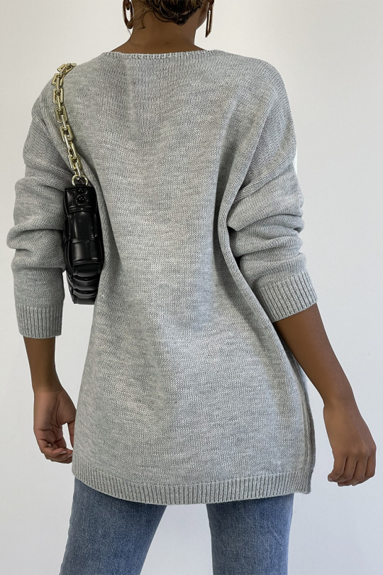 Oversized gray V-neck sweater with asymmetric pattern - 1