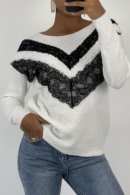 Lightweight white sweater with round neck and lace V pattern - 5