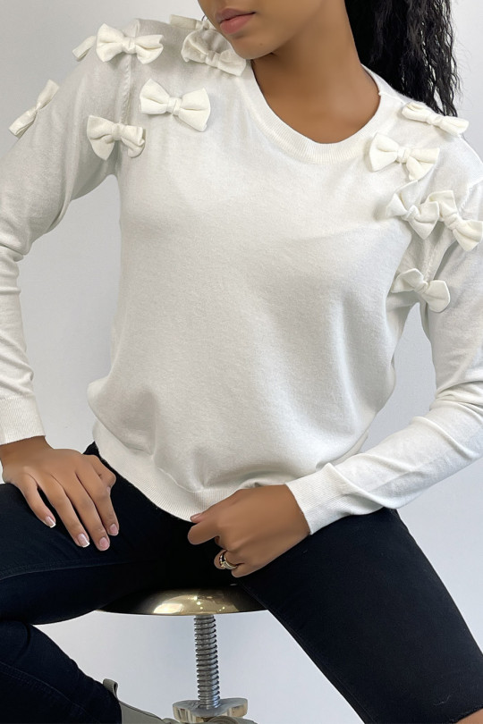 Basic white sweater with butterfly knots on the shoulders - 2