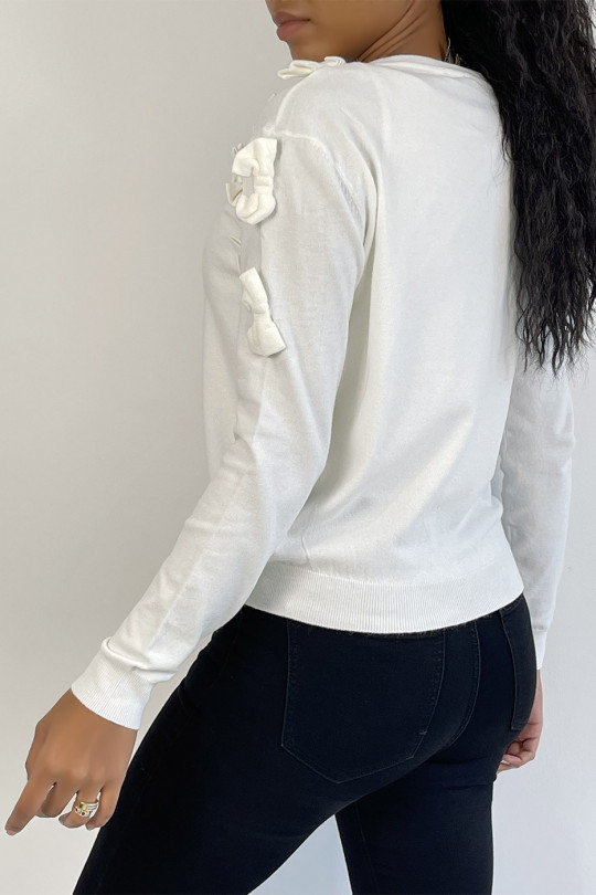Basic white sweater with butterfly knots on the shoulders - 3