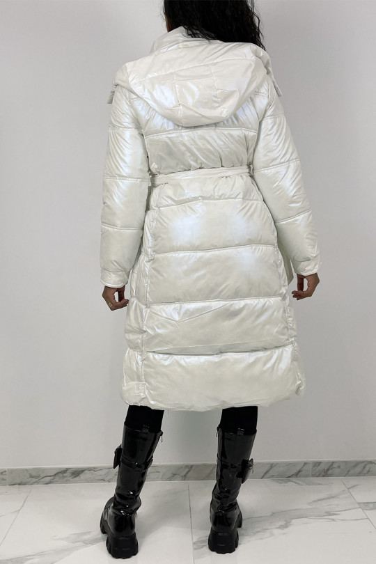 Long iridescent white quilted puffer jacket belted at the waist - 1