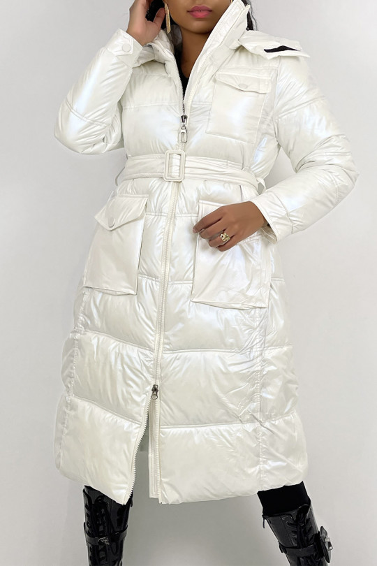 Long iridescent white quilted puffer jacket belted at the waist - 3