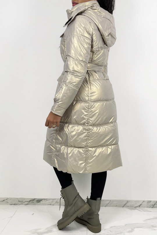 Long iridescent beige quilted puffer jacket belted at the waist - 2