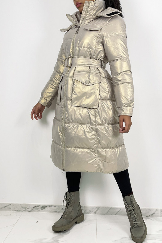 Long iridescent beige quilted puffer jacket belted at the waist - 3