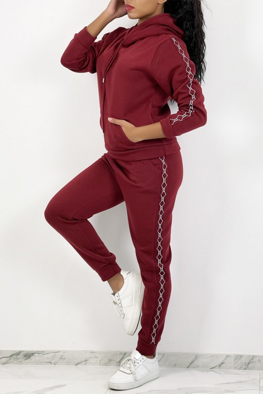 Very soft hooded burgundy red jogging set with patterned band - 3