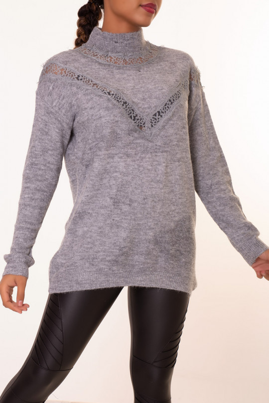 Long gray lace V-pattern sweater - 2