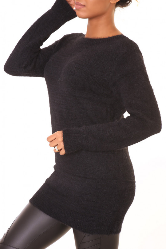 Lange zwarte strakke trui met mooie borduursels op de rug - 3