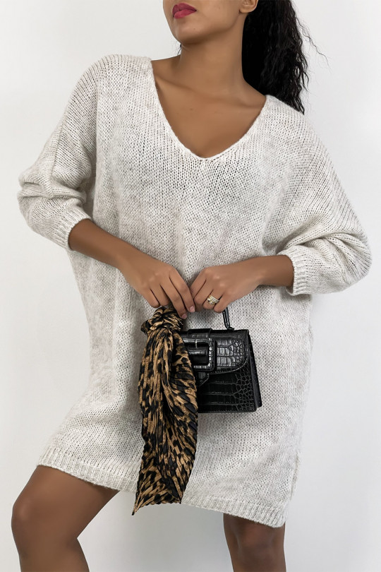 Long beige V-neck sweater very oversize XXL style in knit - 3