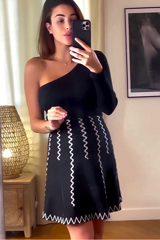 Asymmetric ribbed black sweater dress with zig zag pattern - 3