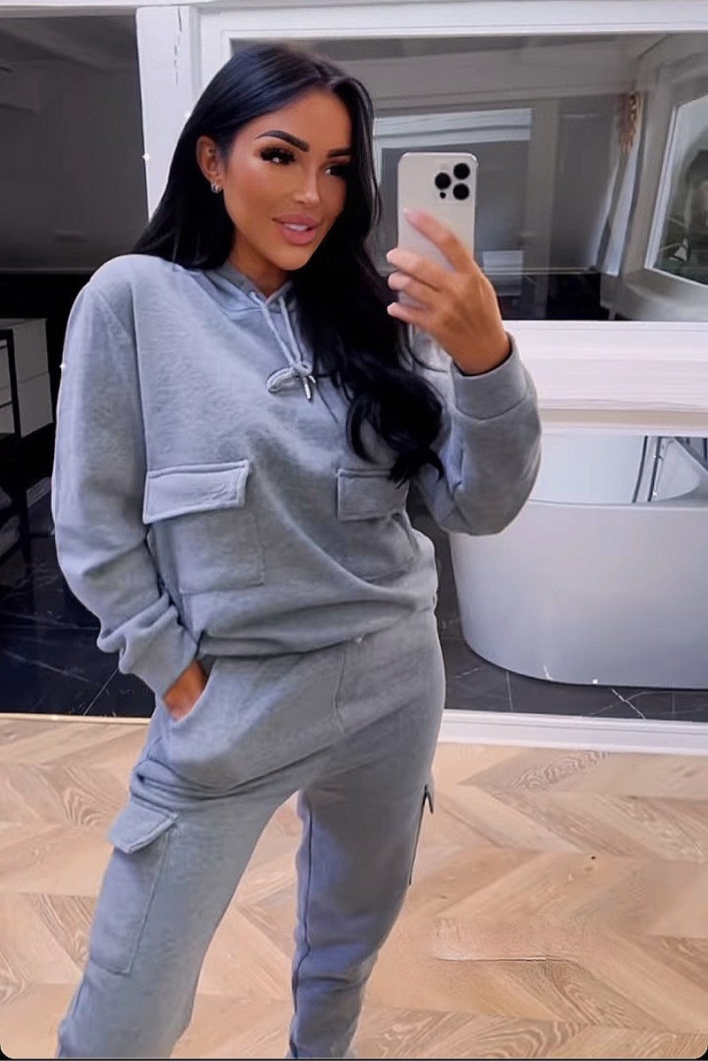 Gray jogging set with pockets and fleece interior - 1